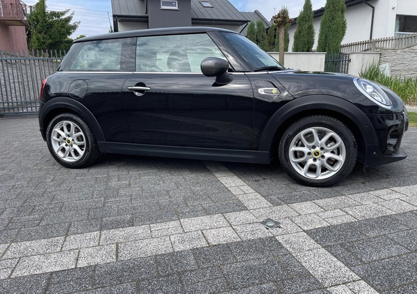 MINI Cooper cena 88558 przebieg: 13000, rok produkcji 2021 z Częstochowa małe 704